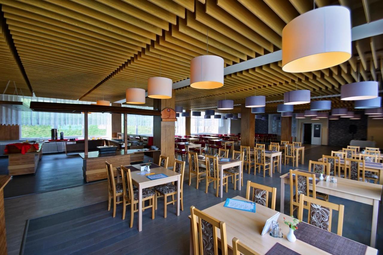Horsky Hotel Jelenovska S Bazenem V Cene Валашске-Клобоукі Екстер'єр фото