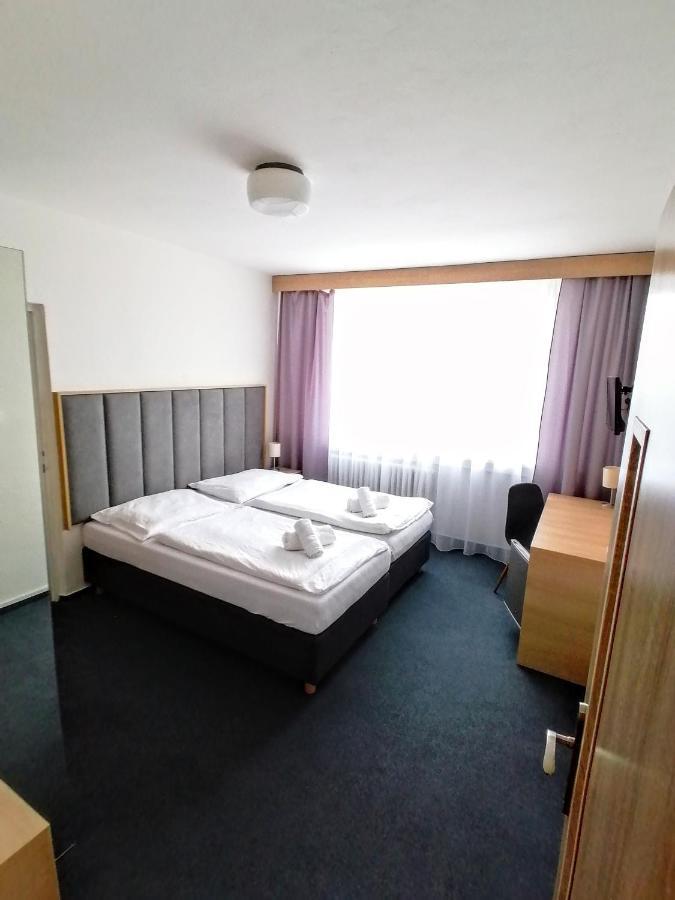Horsky Hotel Jelenovska S Bazenem V Cene Валашске-Клобоукі Екстер'єр фото