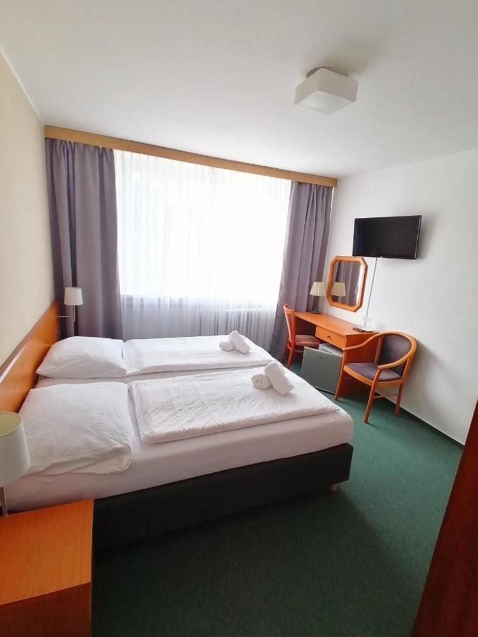 Horsky Hotel Jelenovska S Bazenem V Cene Валашске-Клобоукі Екстер'єр фото