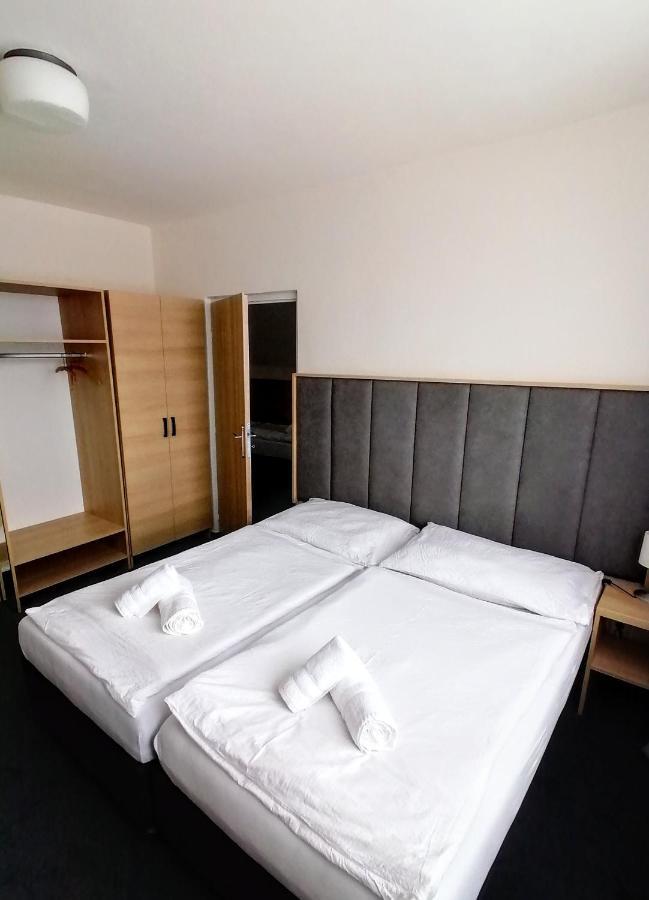 Horsky Hotel Jelenovska S Bazenem V Cene Валашске-Клобоукі Екстер'єр фото