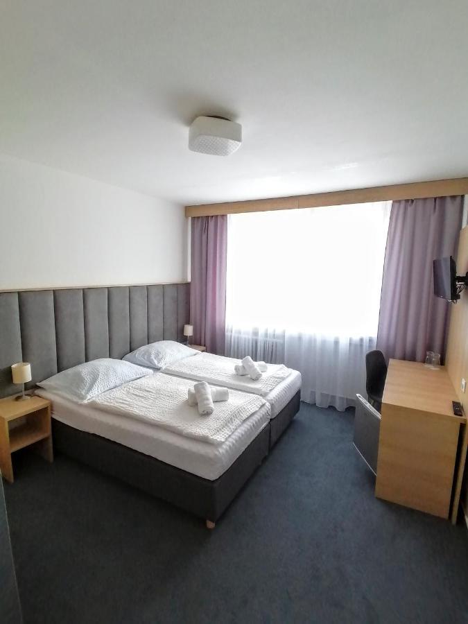 Horsky Hotel Jelenovska S Bazenem V Cene Валашске-Клобоукі Екстер'єр фото