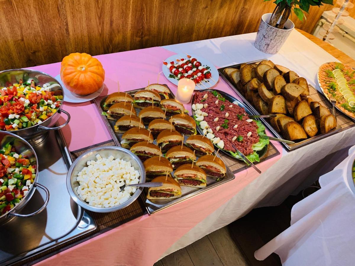 Horsky Hotel Jelenovska S Bazenem V Cene Валашске-Клобоукі Екстер'єр фото