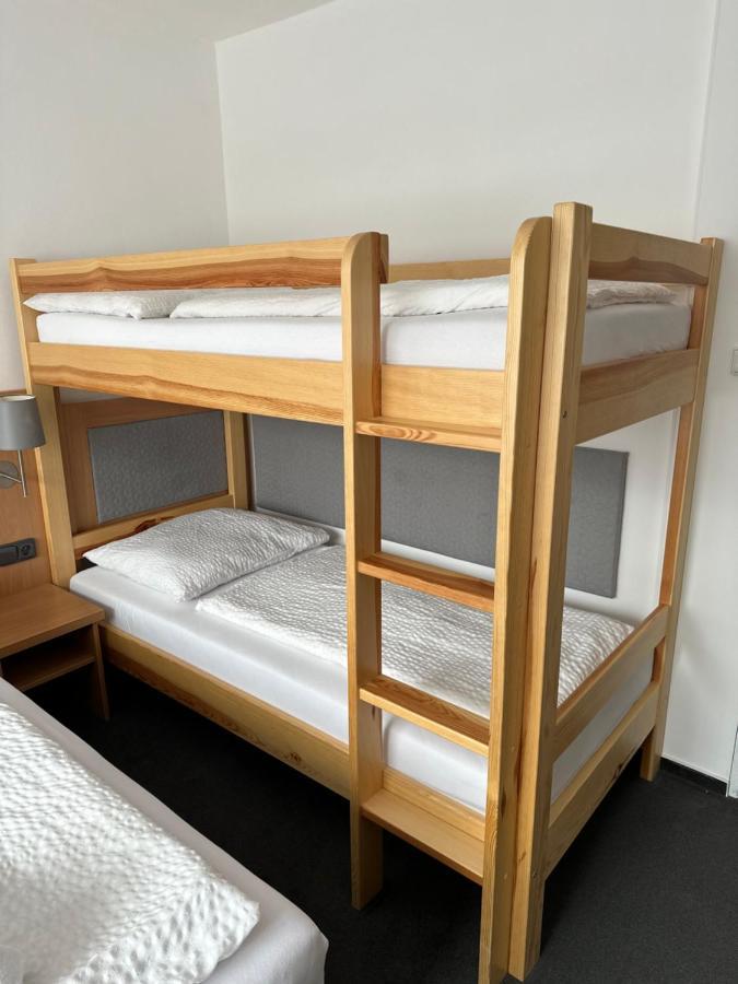 Horsky Hotel Jelenovska S Bazenem V Cene Валашске-Клобоукі Екстер'єр фото