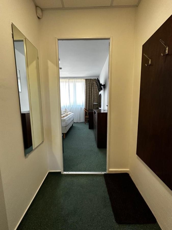 Horsky Hotel Jelenovska S Bazenem V Cene Валашске-Клобоукі Екстер'єр фото