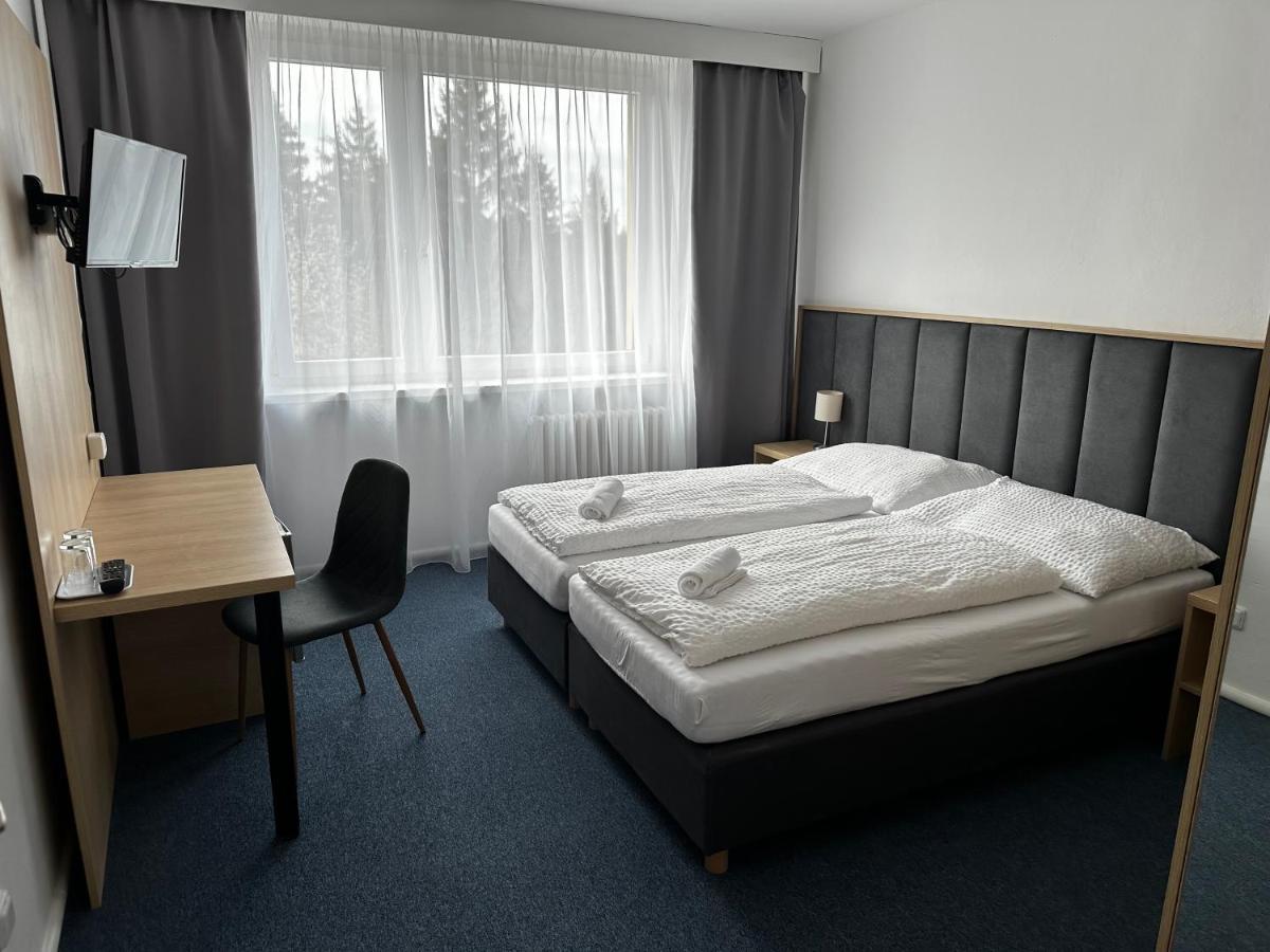 Horsky Hotel Jelenovska S Bazenem V Cene Валашске-Клобоукі Екстер'єр фото