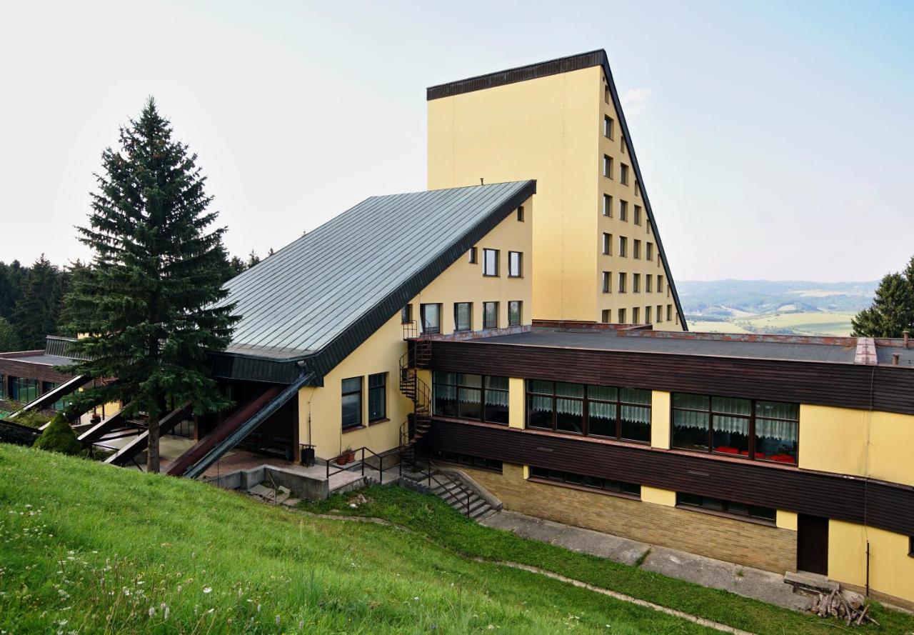Horsky Hotel Jelenovska S Bazenem V Cene Валашске-Клобоукі Екстер'єр фото
