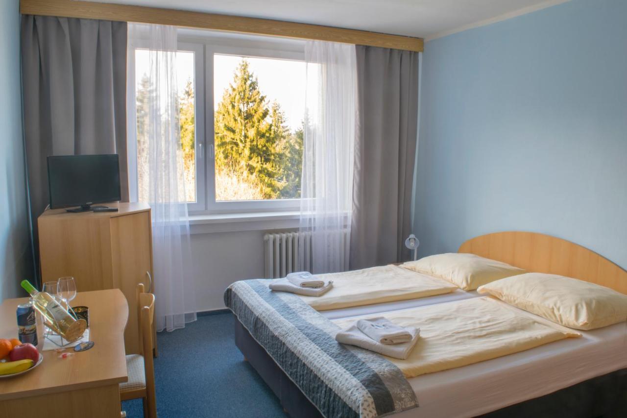 Horsky Hotel Jelenovska S Bazenem V Cene Валашске-Клобоукі Екстер'єр фото
